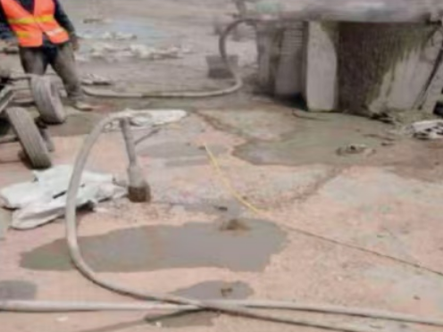 莒南水泥混凝土路面板底注浆技术 路面脱空注浆整治方案